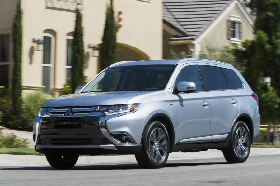  Mitsubishi Outlander GT 2016 года  (фото 12 из 56)